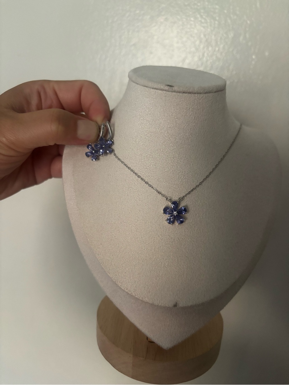 natural tanzanite Gemstones necklace and earrings Thaitantic stone